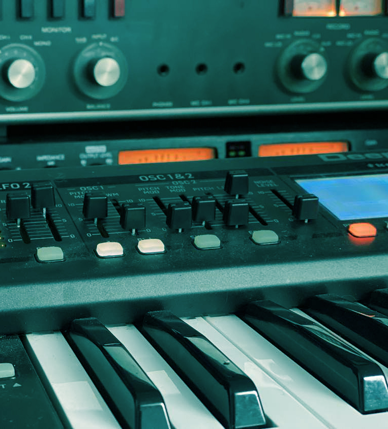 Synth og musikudstyr